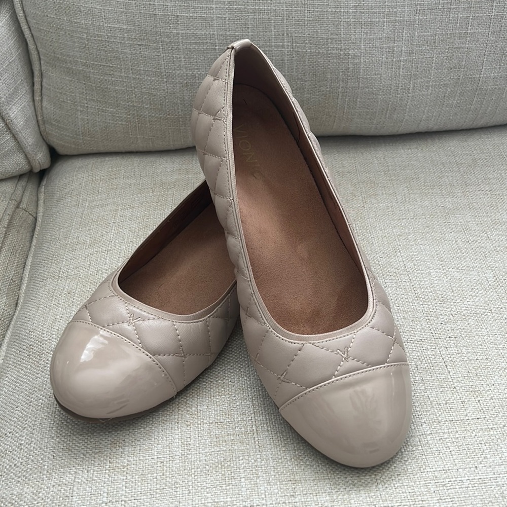 Vionic Quilted Beige Flats, 9.5